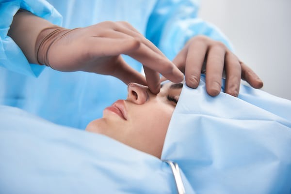  بهترین جراح عمل بینی طبیعی در مشهد 